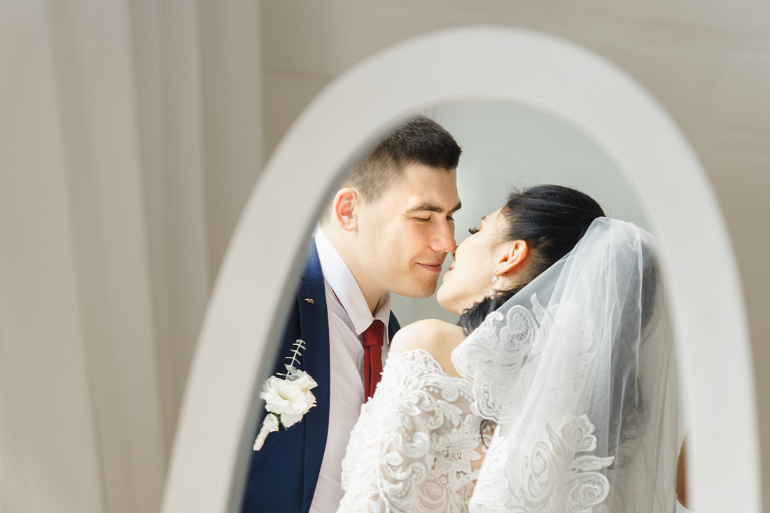 Свадебный Фотограф Запорожье Маша Рихтер зеркало жених и невеста
