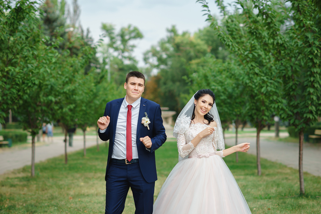 Свадебный Фотограф Запорожье Маша Рихтер жених и невеста танец