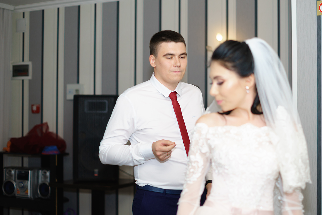 Свадебный Фотограф Запорожье Маша Рихтер жених и невеста танец