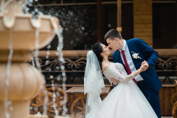 Свадьба Запорожье Фотограф Маша Рихтер Фонтан Поцелуй SUNRISE Park